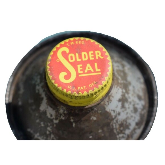 Vintage Empty Carb-Medic Can, Empty Gas and Oil Cans-Complete With Cap - Picture 8 of 9